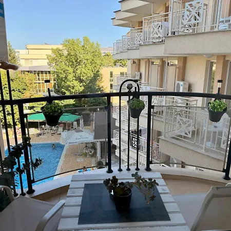 Апартаменты A Great Place To In Sunny Солнечный берег